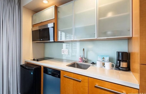 Ala Moana Condo | Stunning Ala Moana 1BR W| Balcony & Mountain/City Views