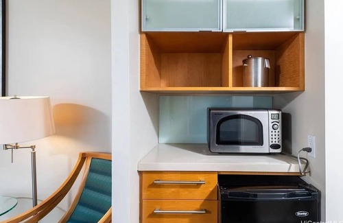 Ala Moana Condo | Stunning Ala Moana 1BR W| Balcony & Mountain/City Views