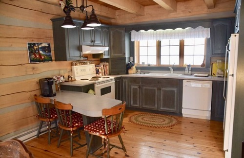 Algonquin Highlands Cottage | Stunning Algonquin Highlands Log Cottage - South Exposure