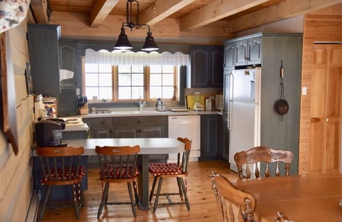 Algonquin Highlands Cottage | Stunning Algonquin Highlands Log Cottage - South Exposure