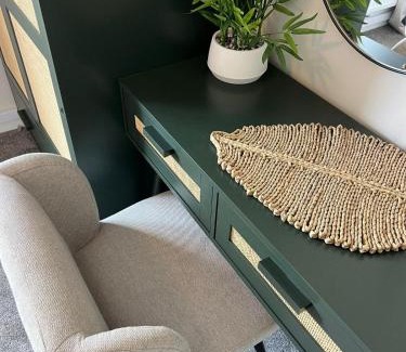 Stansted Apartment | Stunning and Peaceful 2 bed Flat 10 mins from Stansted Airport