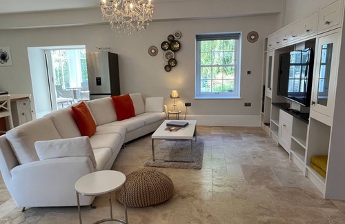 Holworth Villa | Stunning and luxurious Manor House holiday home