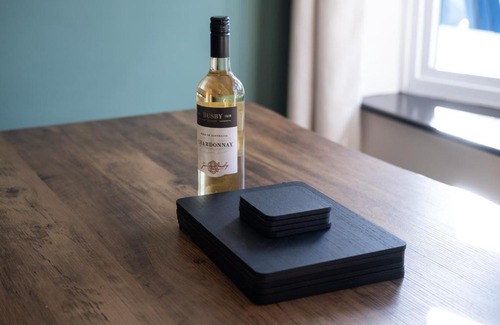 Clapham Apartment | Stunning and modern house with free parking plenty of space and an outdoor garden to enjoy presented by Our Home Short Stays