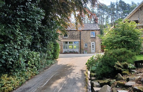 Grange Moor House | Stunning and spacious retreat, minutes from glorious countryside, pubs and walks