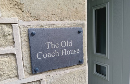 Grange Moor House | Stunning and spacious retreat, minutes from glorious countryside, pubs and walks