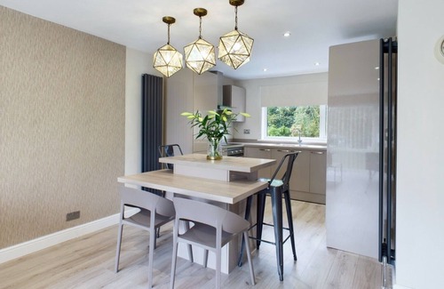 Hazlerigg House | Stunning and spacious 2 - bedroom house with a family feel