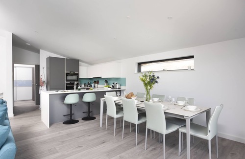 Mawgan Porth House | Stunning and stylish abode, close to the golden sands of Mawgan Porth beach