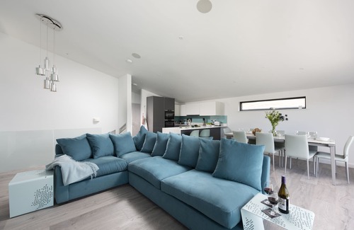 Mawgan Porth House | Stunning and stylish abode, close to the golden sands of Mawgan Porth beach