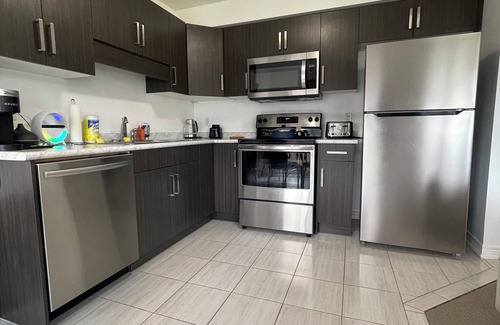 Fonthill House | Stunning and Stylish Home in Fonthill, 10min from Welland, 15 from the falls