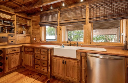 Thompson's Station House | Stunning and Cozy Thompsons Station Retreat; 3 Bed/2 Bath - Hot tub