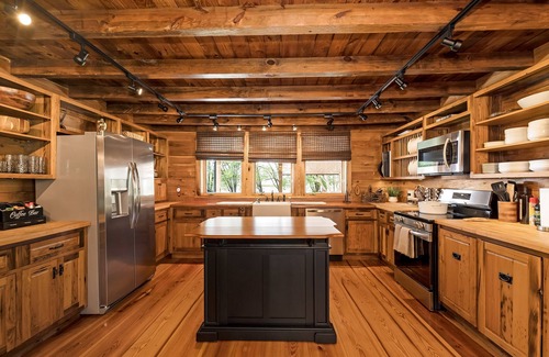 Thompson's Station House | Stunning and Cozy Thompsons Station Retreat; 3 Bed/2 Bath - Hot tub