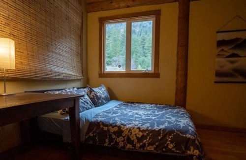 Seton Portage Cottage | Stunning Anderson Lake Retreat