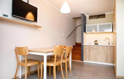 Sliwice Apartment | Stunning Apartment In Okoniny Nadjeziorne With Wifi