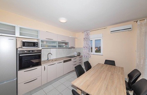 Kastel Sucurac Apartment | Stunning apartment in Kastel Sucurac