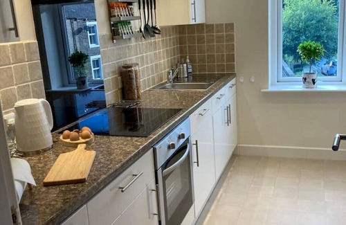 Barnoldswick Apartment | Stunning apartment + private garden. 5 mins walk to shops and bars.