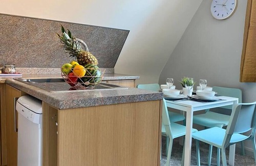 Westbourne Condo | Stunning Apartment - 5 minute walk to the beach!
