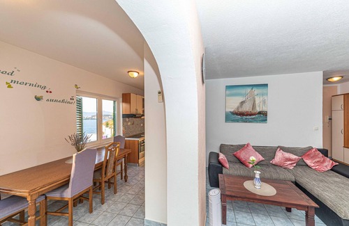 Okrug Donji Apartment | Stunning apartment in Okrug Donji