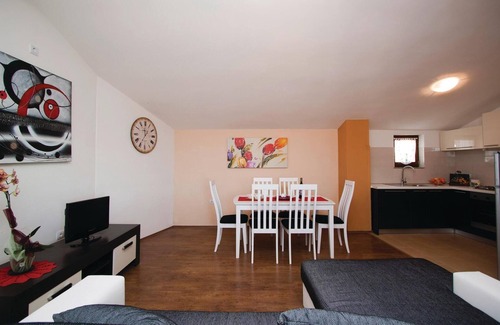 Orihi Apartment | Stunning apartment in Barban with WiFi