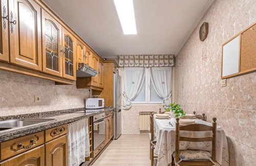Distrito Oeste Apartment | Stunning apartment in Gijón with WiFi