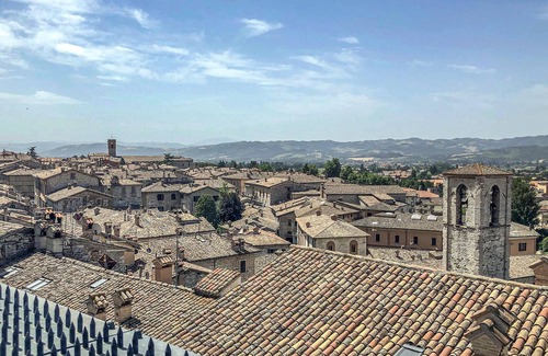 Monteluiano Apartment | Stunning apartment in Gubbio with WiFi