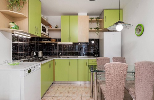 Cesarica Apartment | Stunning apartment in Karlobag
