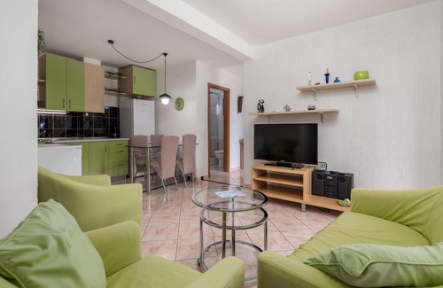 Cesarica Apartment | Stunning apartment in Karlobag