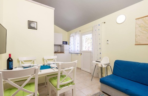 Kosljun Apartment | Stunning apartment in Kosljun with WiFi