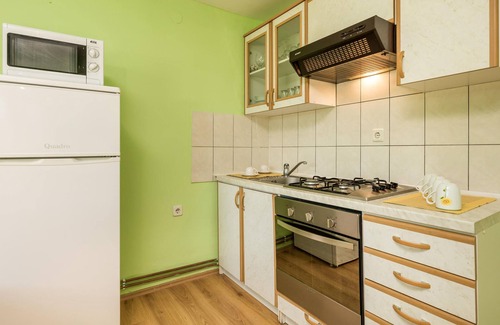 Licko Lesce Apartment | Stunning apartment in Otocac with WiFi