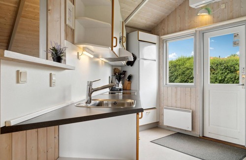 Ronde Apartment | Stunning apartment in Rønde with sauna