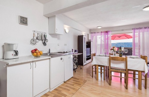 Vratarusa Apartment | Stunning apartment in Senj with kitchen