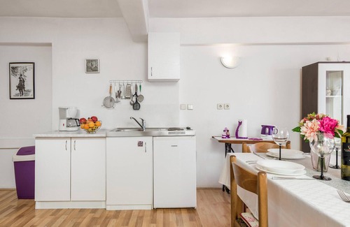 Vratarusa Apartment | Stunning apartment in Senj with kitchen