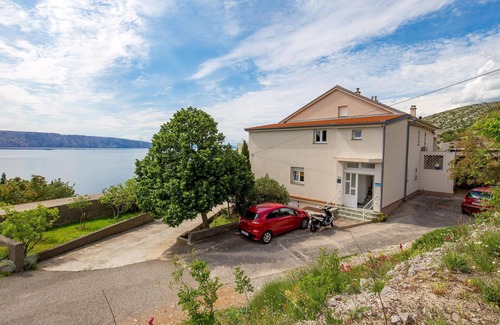 Vratarusa Apartment | Stunning apartment in Senj with kitchen