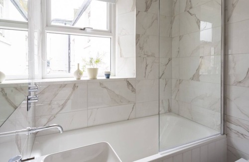 Salcombe Apartment | Stunning apartment Salcombe, views & swimming pool.