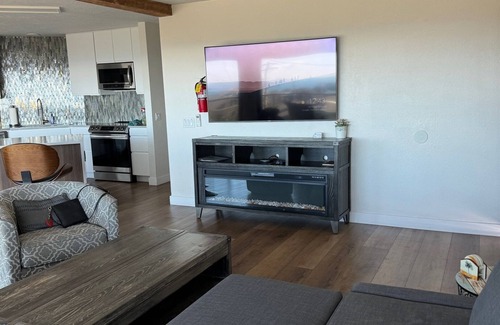 Cardiff-by-the-Sea Condo | Stunning architectural Penthouse with ocean views