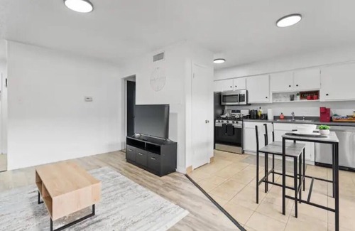 West Campus Apartment | Stunning Area! King Suite - 2 Mins from UT - Free Parking