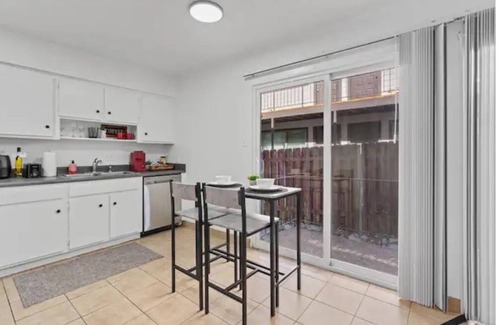 West Campus Apartment | Stunning Area! King Suite - 2 Mins from UT - Free Parking