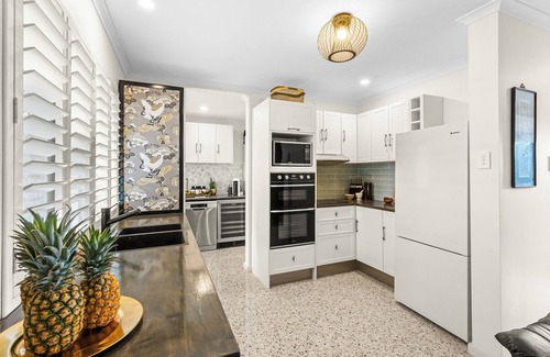 West Mackay Apartment | Stunning Art Deco Apartment Inner City Mackay Close to Airport and Hospital