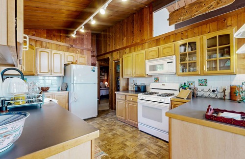 Georgetown House | Stunning artist's retreat with ocean view & amazing deck, near Reid State Park