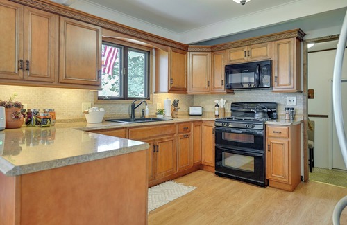 Au Gres House | Stunning Au Gres Retreat w/Grill < 1 Mi to Marina