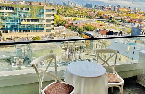 South Yarra Apartment | Stunning Views & Central South Yarra Location