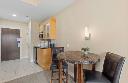 Baytowne Wharf Condo | Stunning Bahia Studio Condo at Wharf! Beach Tram, Tropical Pool, and Hot Tub!