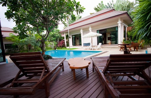 Nong Prue Villa | Stunning Balinese Style Pool Villa