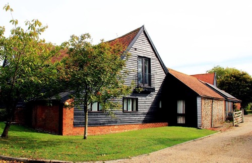 Ipswich House | Stunning Barn Conversion - Ideal for families and large groups!