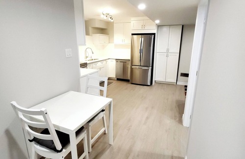 Innisfil House | Stunning Basement Apartment