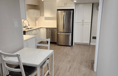 Innisfil House | Stunning Basement Apartment