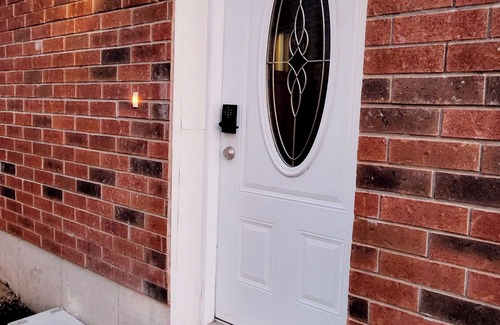 Innisfil House | Stunning Basement Apartment