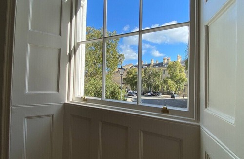 Bath Apartment | Stunning, Bath Townhouse, City Centre (AS)