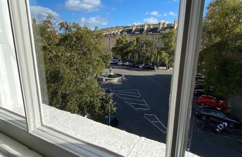 Bath Apartment | Stunning, Bath Townhouse, City Centre (AS)