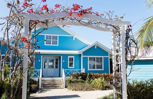 Great Guana Cay House | Stunning bay home with private pool & dock