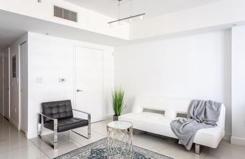 Edgewater Apartment | Stunning Bay View Studio